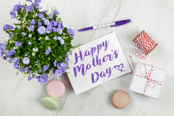 Oslavte Den matek originálně – Dárky, které potěší každou maminku